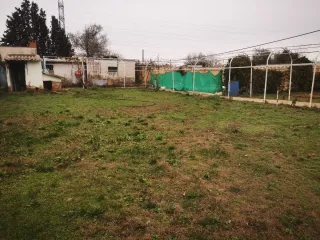 Se vende terreno con casa de campo