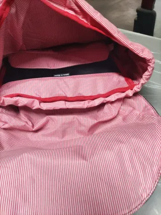 Mochila Herschel Negra con detalles Rosas