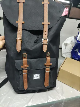 Mochila Herschel Negra con detalles Rosas