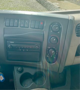 RENAULT MIDLUM 220 DXI 2009 tranpilla elevadora