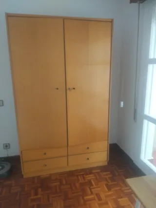 Dormitorio dos camas claro