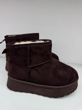 Pantufas castanhas com sola alta