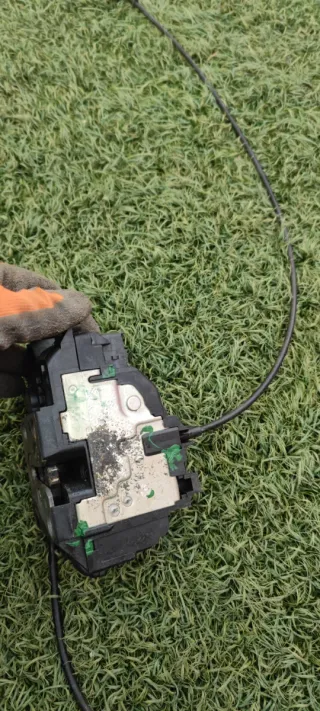 Cerradura Delantera Derecha Renault Kangoo 2009