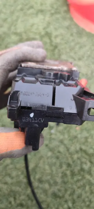 Cerradura Delantera Derecha Renault Kangoo 2009