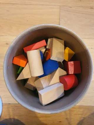 Juego de construcción de madera para bebés.