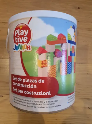 Juego de construcción de madera para bebés.