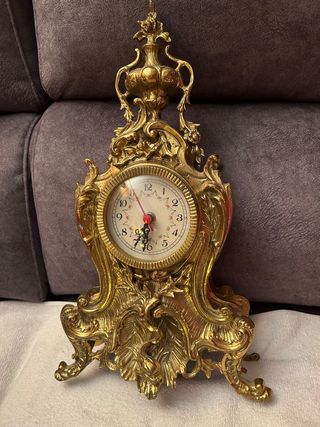 Reloj de sobremesa dorado