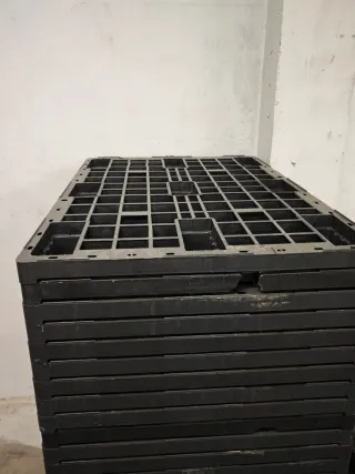 Palet de plástico negro apilables 1 x 1,20