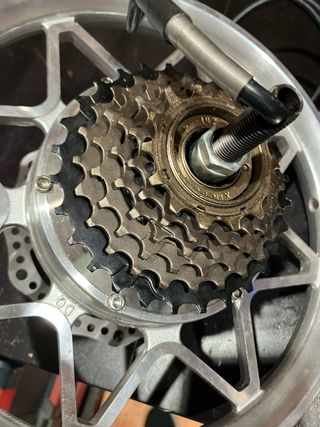 Motor y piñones bici eléctrica