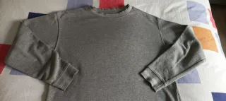 Jersey gris de manga larga