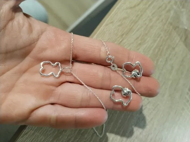 Conjunto de collar y pendientes silueta