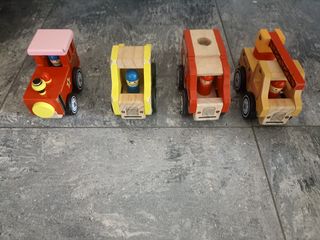 Lote 4 vehículos de madera