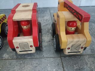 Lote 4 vehículos de madera