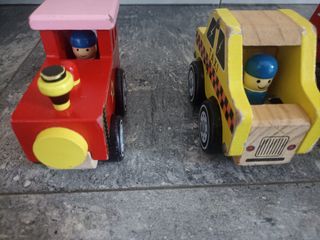 Lote 4 vehículos de madera