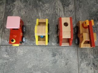 Lote 4 vehículos de madera