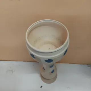 Porta macetas de cerámica beige y azul