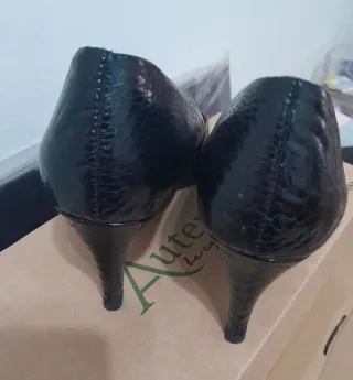 Zapatos de salón efecto piel