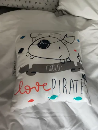 Edredón +Protector Maxi Cuna y Cojín Pirulos70x140