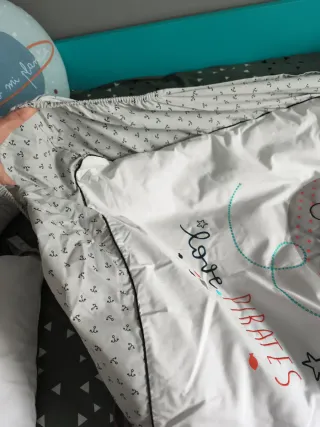 Edredón +Protector Maxi Cuna y Cojín Pirulos70x140