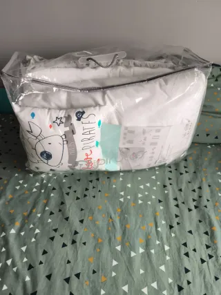 Edredón +Protector Maxi Cuna y Cojín Pirulos70x140