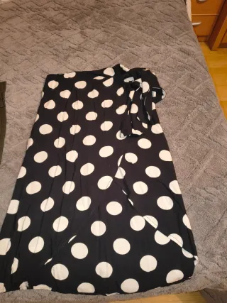 Falda larga lunares blanco y negro