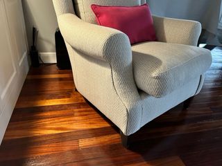 Sillón tapizado beige