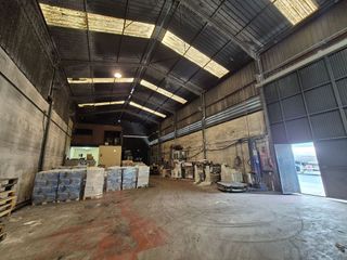 Nave industrial en venta en Montequinto en Dos Hermanas