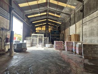 Nave industrial en venta en Montequinto en Dos Hermanas