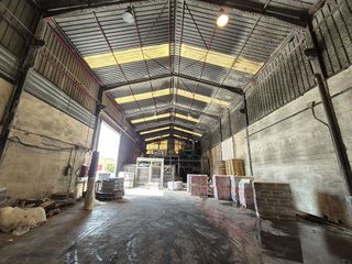 Nave industrial en venta en Montequinto en Dos Hermanas