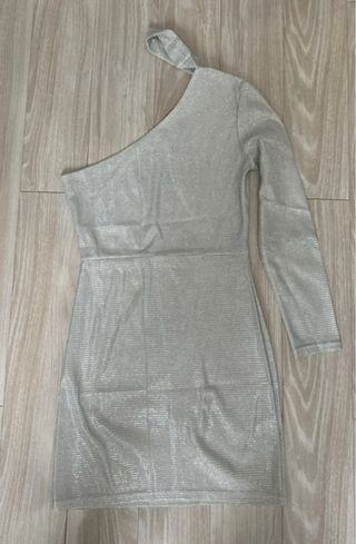 Vestido plateado brillante fiesta