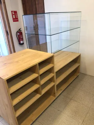 Mostrador de madera blanco