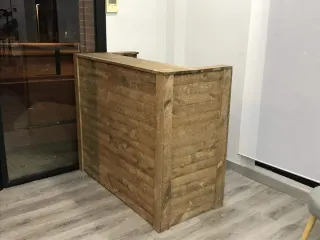Mostrador de madera blanco