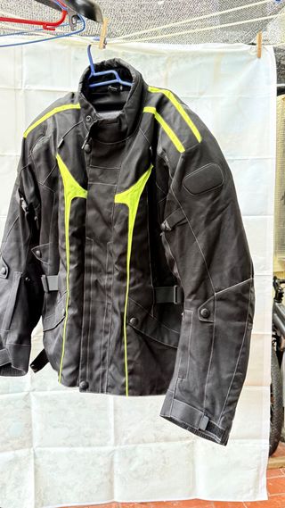 Chaqueta y guantes de moto