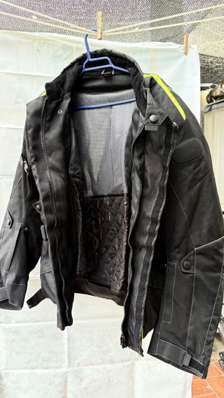 Chaqueta y guantes de moto