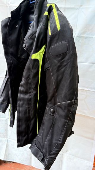 Chaqueta y guantes de moto
