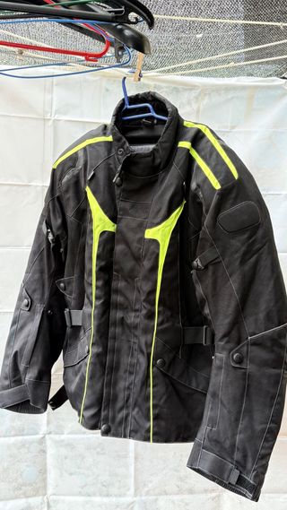 Chaqueta y guantes de moto