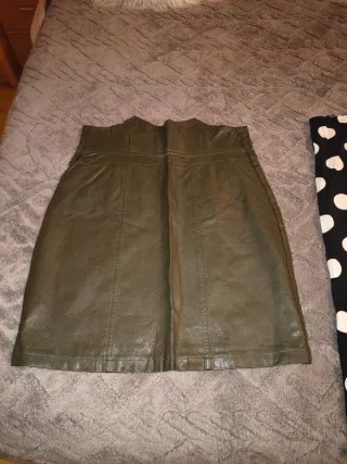 Falda verde efecto piel mujer