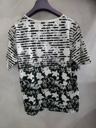 Maglietta a manica corta fantasia righe e fiori