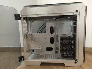 Torre PC Thermaltake View 71 Blanca
