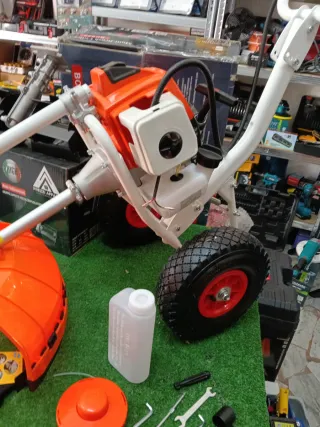 Decespugliatore a ruote + zappetta