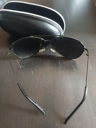 Gafas de sol negras