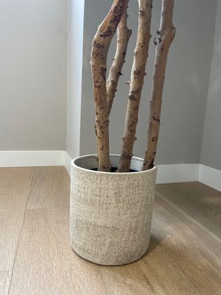 Planta artificial decorativa con maceta