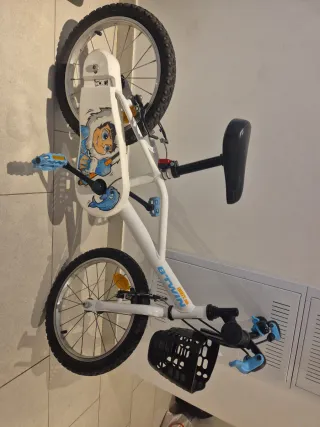 Bicicleta infantil Btwin con ruedines