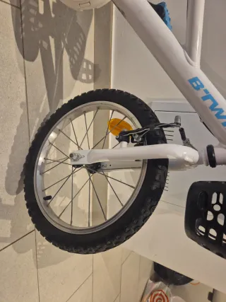 Bicicleta infantil Btwin con ruedines