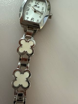 Reloj Lotus Plata y Blanco