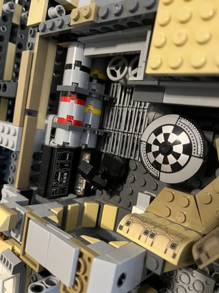 Lego Halcón Milenario