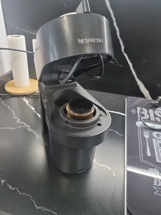 Cafetera Nespresso Vertuo Negra