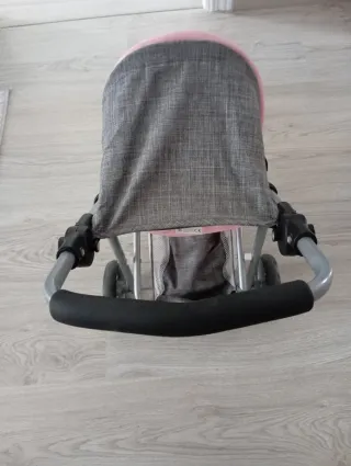 Carrito de bebé rosa y gris