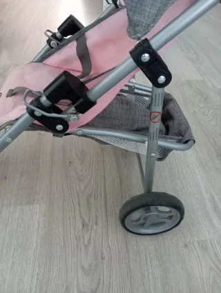 Carrito de bebé rosa y gris