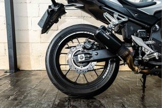 Honda CB500F con puños calefactables